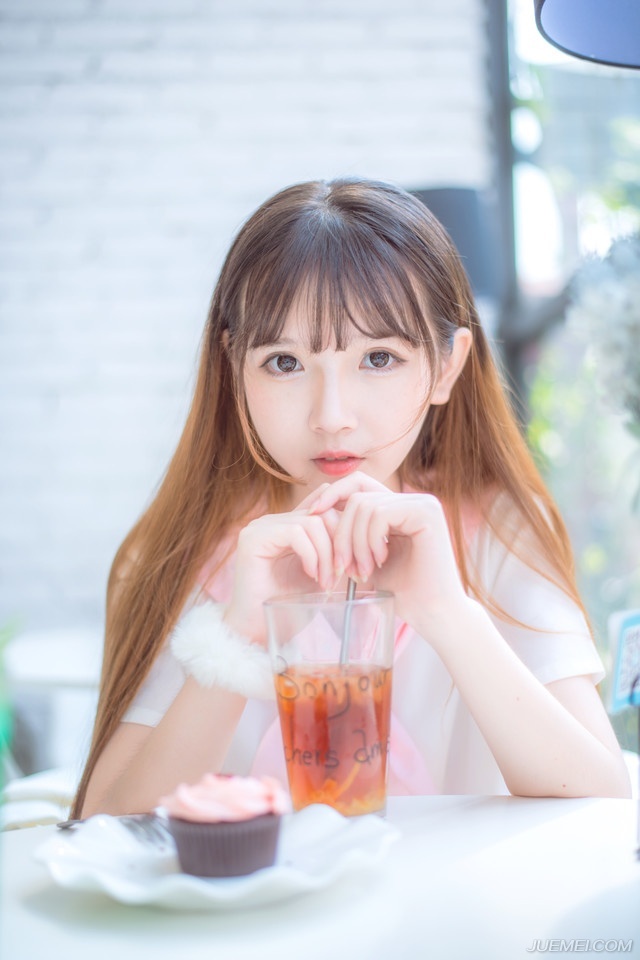 如果爱情不落到--洗衣做饭数钱带孩子这些零散的小事上，是不容易长久的。——三毛《随想》